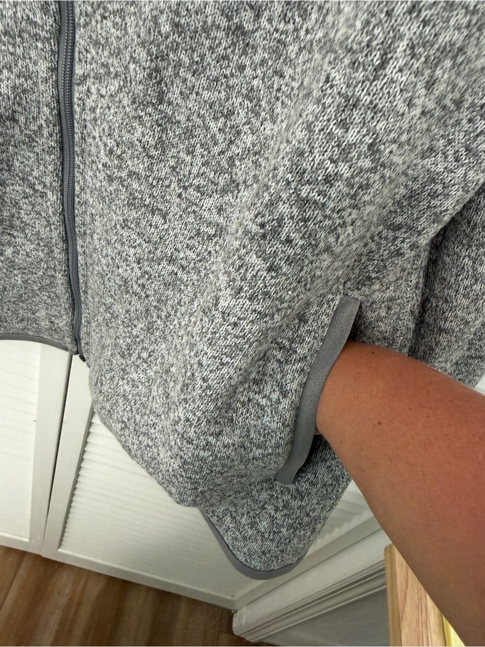 Patagonia Women’s Light Gray Full-Zip Fleece Jacket Size XL - Picture 3 of 4